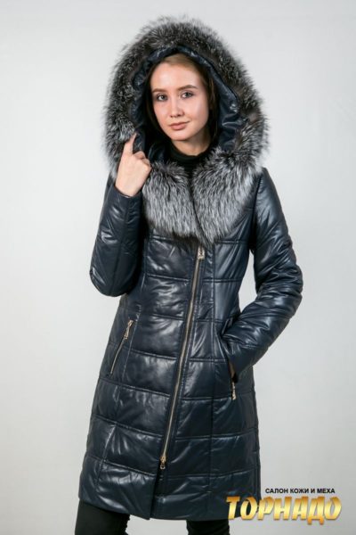 Женское пальто с отделкой из меха норки. Артикул 22638.
